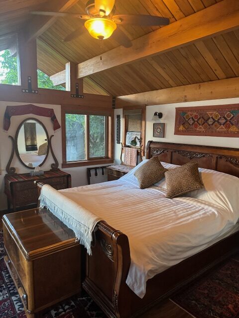 Vintage View Cottage King Bed