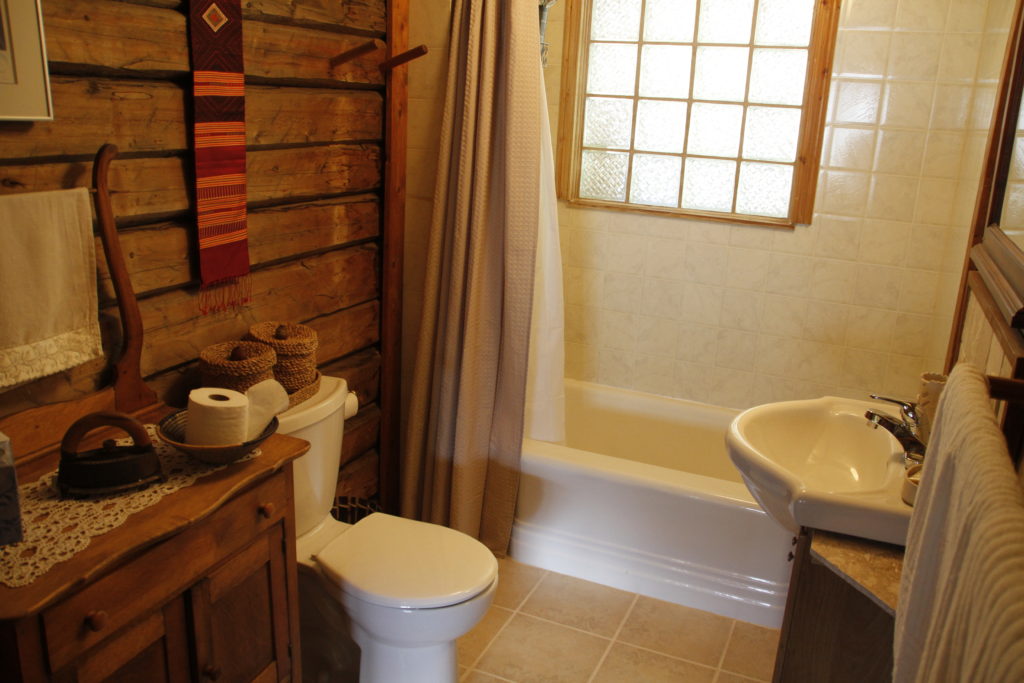 Vintage View Cottage Bathroom